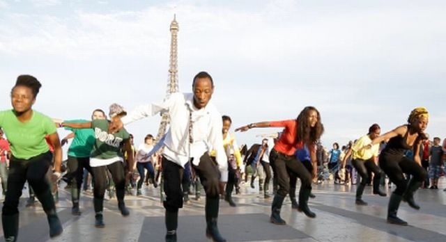 Flash mob à l’africaine au Trocadéro