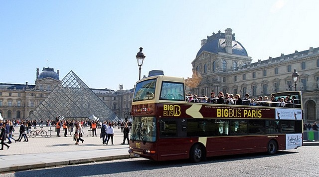 Comment Benjamin Griveaux veut interdire les autocars de Tourisme à paris