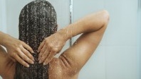 Que font les Brésiliennes sous la douche !