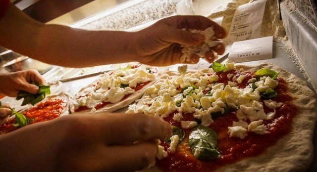 Italy backs its tourism with pizzas