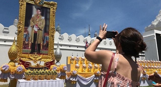 King of Thailand in confinement … with 19 women