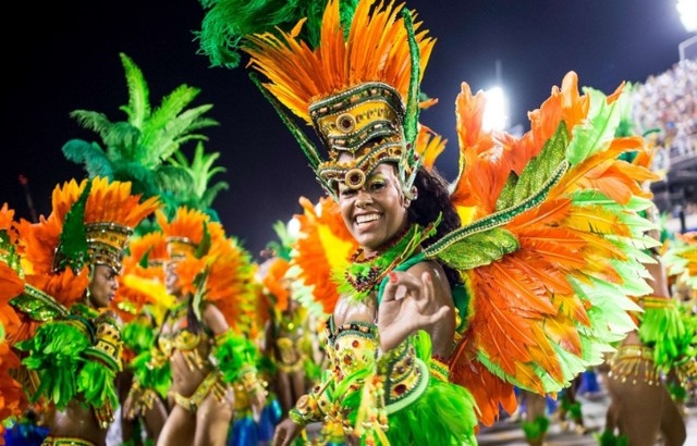 Après Covid, le carnaval de Rio fait remonter la température
