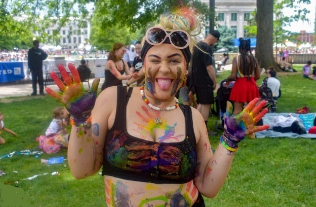 Tourisme aux USA : Plus de 500 000 personnes pour le plus grand événement LGBTQ+ aux Rocheuses